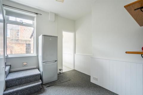 2 bedroom terraced house to rent, Nelson Street, York, YO31 8NJ