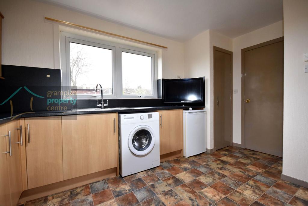 Kitchen 3.JPG
