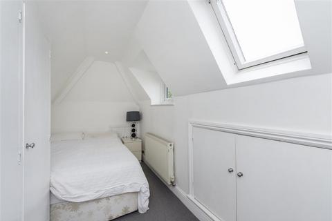 2 bedroom flat to rent, Fitzjohns Avenue, London, NW3