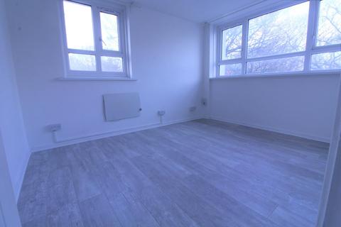 2 bedroom flat to rent, Newton House, Exeter Road