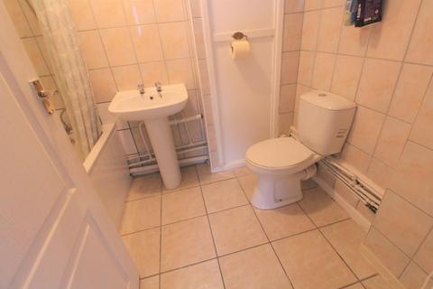 2 bedroom flat to rent, Newton House, Exeter Road