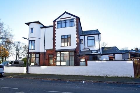 4 bedroom end of terrace house for sale, Milner Avenue, Bury BL9