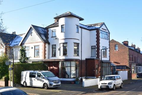 4 bedroom end of terrace house for sale, Milner Avenue, Bury BL9