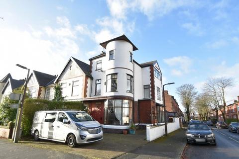 4 bedroom end of terrace house for sale, Milner Avenue, Bury BL9