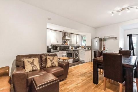 2 bedroom flat to rent, Ellison Road, London SW16