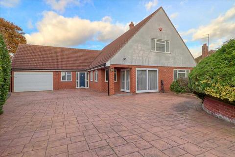 4 bedroom detached house for sale, Little Clacton CO16