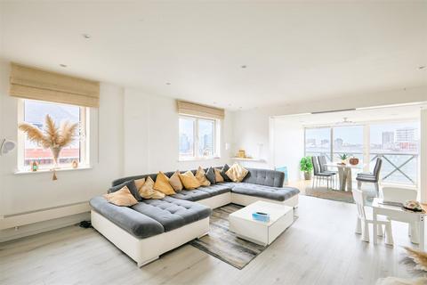 3 bedroom apartment to rent, William Morris Way, Fulham, SW6