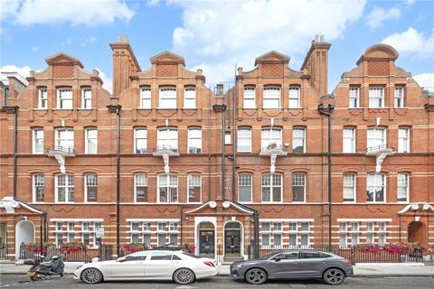 Studio to rent, Egerton Gardens, Knightsbridge, London, SW3