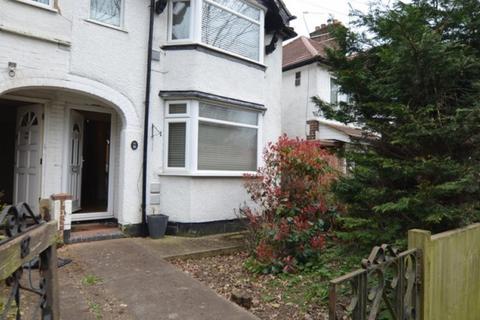 3 bedroom semi-detached house to rent, North Western Avenue, Watford WD25