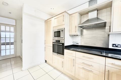 3 bedroom apartment to rent, St. John's Avenue, London SW15