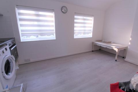 1 bedroom flat to rent, Mayfield Road, Enfield