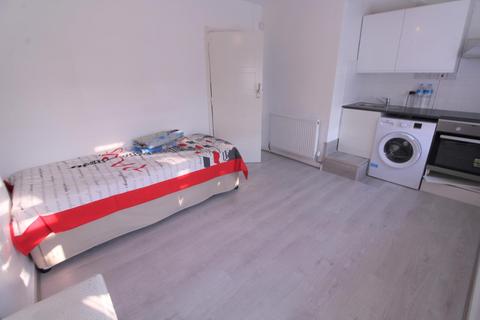 1 bedroom flat to rent, Mayfield Road, Enfield