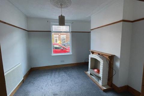 2 bedroom house to rent, Lorraine Street, Hull