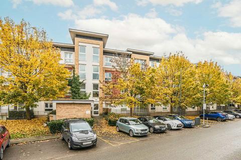 2 bedroom flat for sale, Langhorn Drive, Twickenham TW2