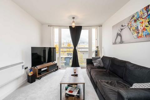 2 bedroom flat for sale, Langhorn Drive, Twickenham TW2