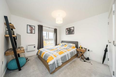 2 bedroom flat for sale, Langhorn Drive, Twickenham TW2