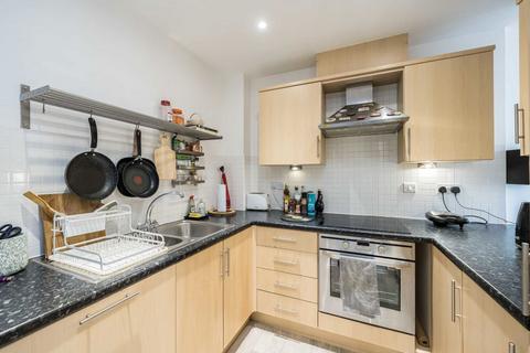 2 bedroom flat for sale, Langhorn Drive, Twickenham TW2