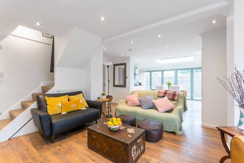 3 bedroom detached house to rent, Askham Road, Shepherd's Bush, London, W12