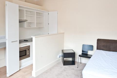 Studio to rent, Egerton Gardens, Knightsbridge SW3