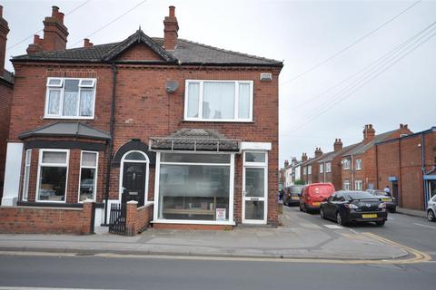 Retail property (high street) to rent, Westfield Avenue, Goole