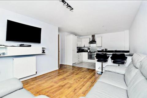 2 bedroom apartment to rent, Granville Gardens, W5