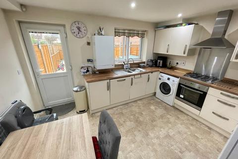 2 bedroom terraced house to rent, Trinity Close, Luton, Bedfordshire, LU3