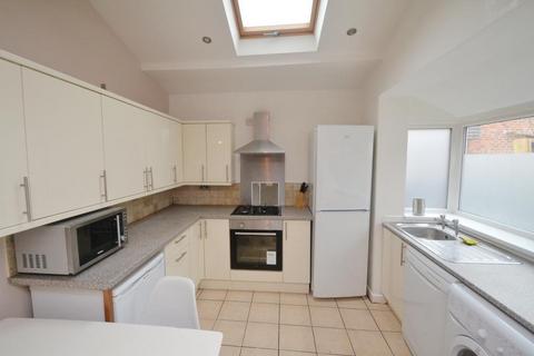 6 bedroom detached house to rent, Braemar Road, Manchester M14