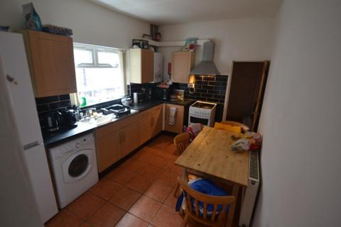 5 bedroom terraced house to rent, Furness Road, Manchester M14