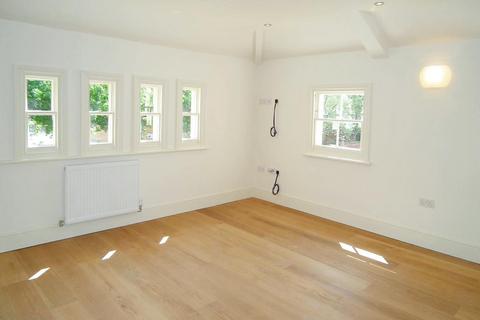 2 bedroom apartment to rent, Beaumont Villa, Cliftonville, NN1