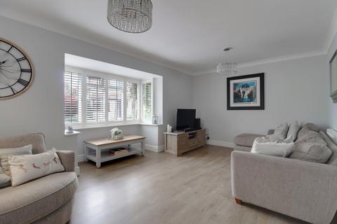 3 bedroom detached house for sale, The Laurels, Banstead SM7