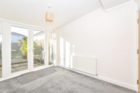 2 bedroom ground floor flat for sale, North Street, Emsworth, Hampshire