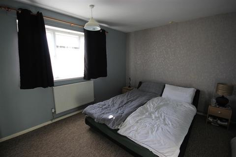 2 bedroom flat for sale, Burns Road, Wellingborough NN8