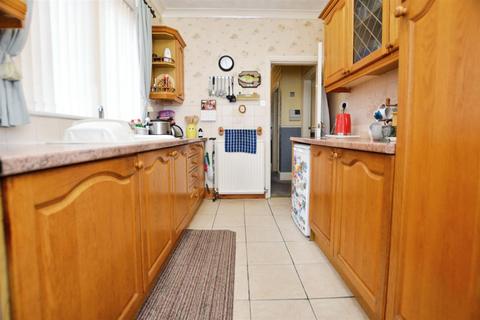 3 bedroom semi-detached house for sale, Woodland View, Scunthorpe