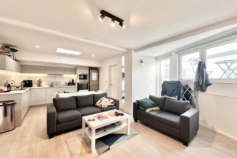 2 bedroom flat to rent, 46 Chippenham Road, London W9