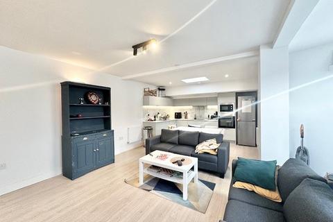 2 bedroom flat to rent, 46 Chippenham Road, London W9