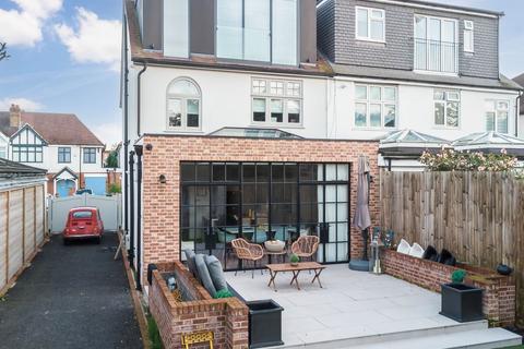 21 Lancaster Gardens, Kingston Upon Thames, KT2 5NQ