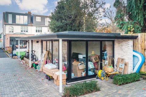 21 Lancaster Gardens, Kingston Upon Thames, KT2 5NQ