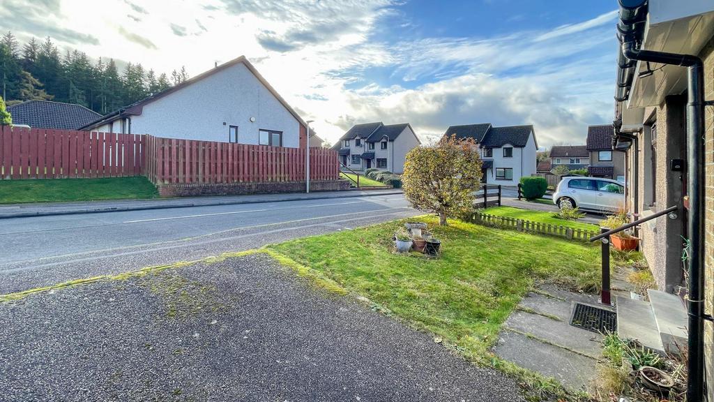 Front Garden &amp; Driveway