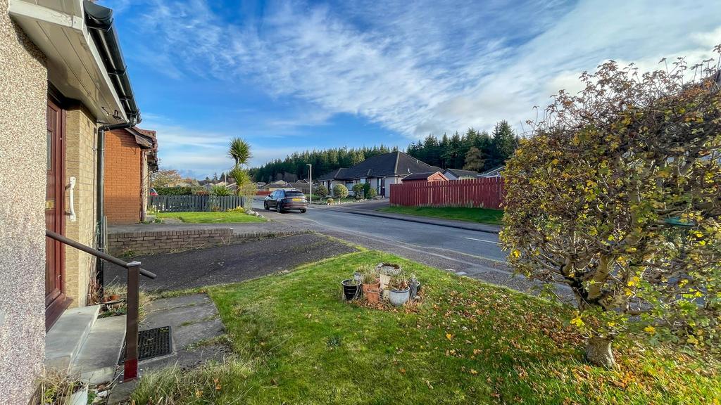 Front Garden &amp; Driveway