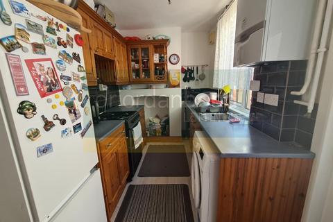 2 bedroom terraced house to rent, Greenwood Road, St James, Northampton, NN5