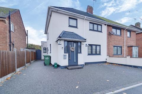 3 bedroom semi-detached house for sale, Central Avenue, Aveley RM15