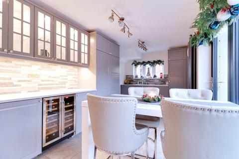 32 Central Avenue, Aveley, South Ockendon, RM15 4JH