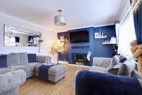 32 Central Avenue, Aveley, South Ockendon, RM15 4JH