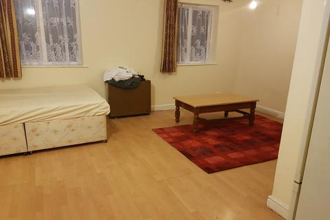 Studio to rent, Marsh Road, LU3