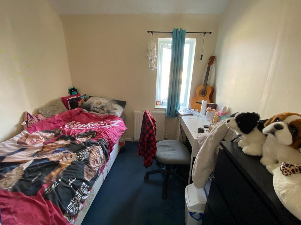 Bed 3.jpg
