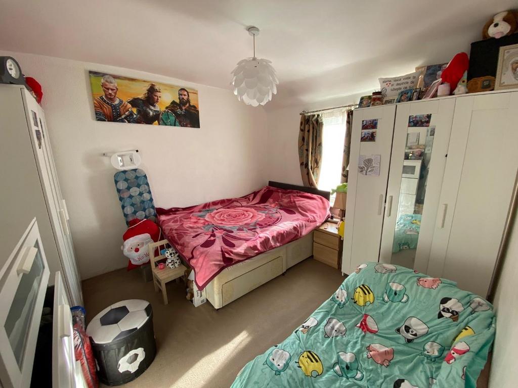 Bed 1.jpg
