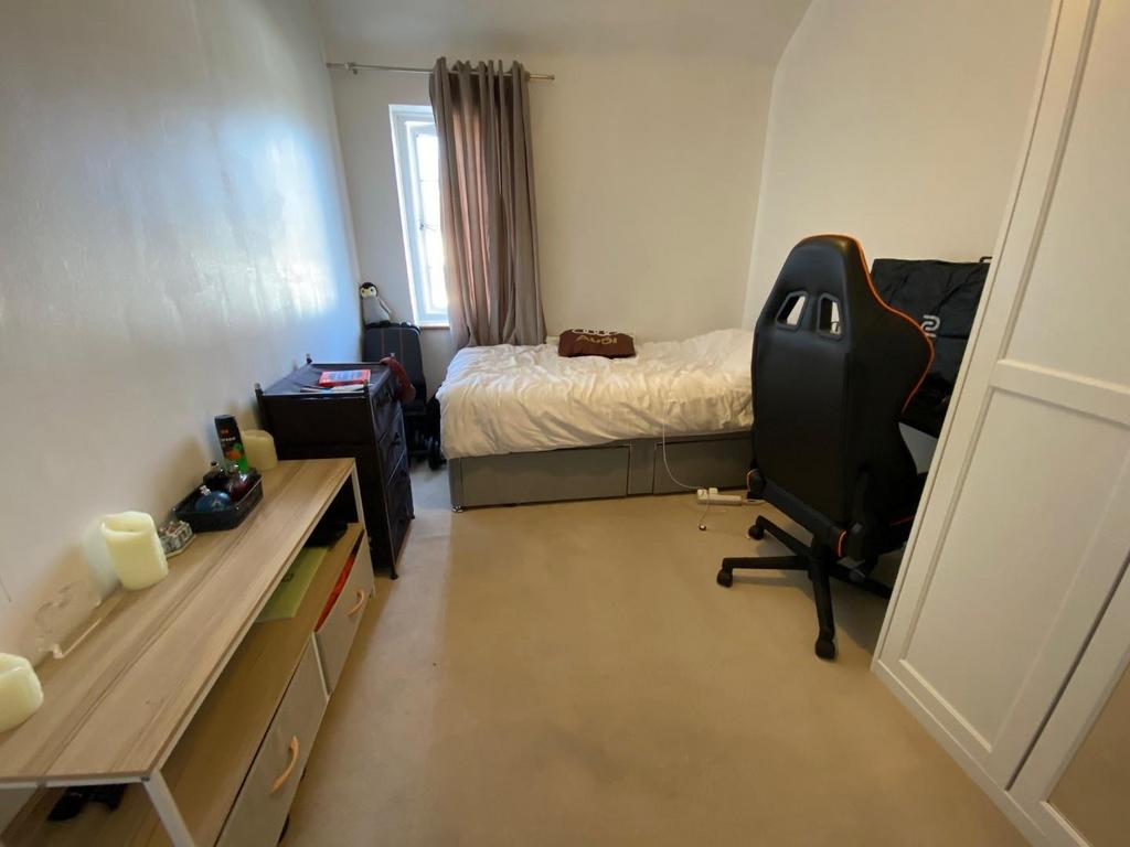 Bed 2.jpg