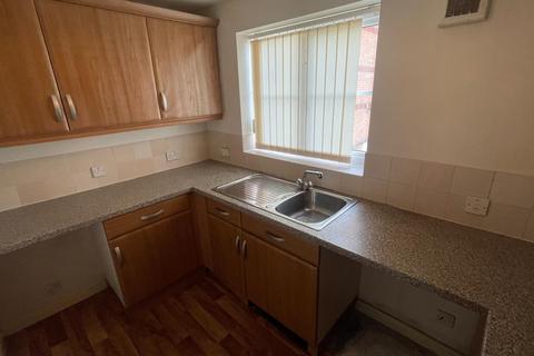 2 bedroom apartment to rent, Porterfield Drive, Tyldesley m29 8rj