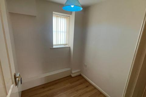 2 bedroom apartment to rent, Porterfield Drive, Tyldesley m29 8rj