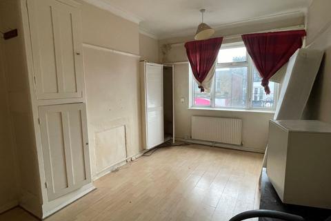 2 bedroom flat for sale, Green Street, Upton Park E13